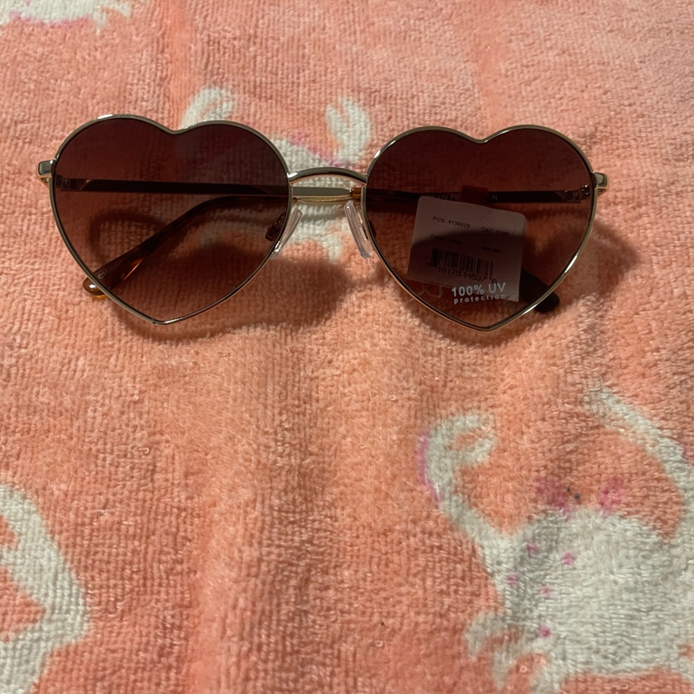 Kelly & Katie Gold Sunglasses Timeless Design